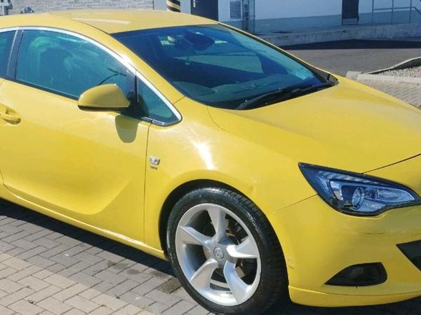 Vauxhall Astra Hatchback, Diesel, 2013, Yellow