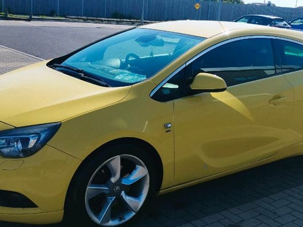 Vauxhall Astra Hatchback, Diesel, 2013, Yellow