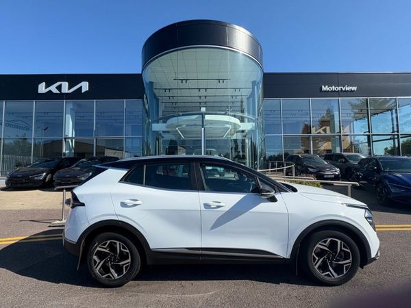 Kia Sportage MPV, Diesel, 2022, White