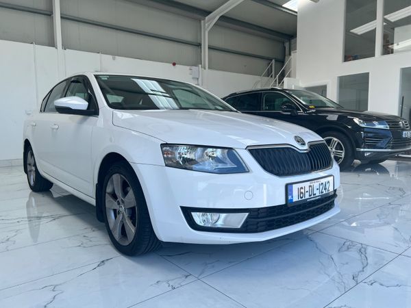 Skoda Octavia Saloon, Diesel, 2016, White
