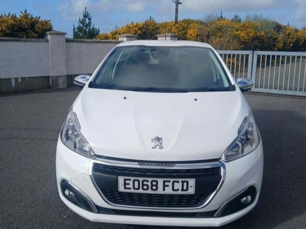Peugeot 208 Hatchback, Petrol, 2018, White