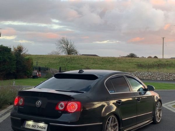 Volkswagen Passat Saloon, Diesel, 2009, Black