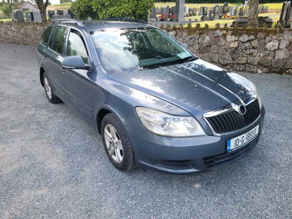 Skoda Octavia Estate, Diesel, 2010, Grey
