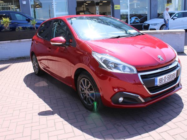 Peugeot 208 Hatchback, Petrol, 2018, Red