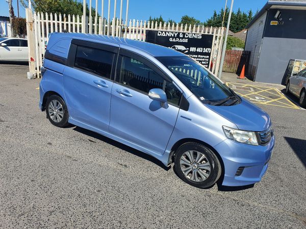 Honda Freed MPV, Petrol Hybrid, 2012, Blue