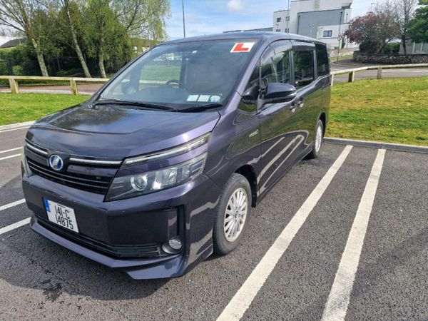Toyota Voxy MPV, Petrol Hybrid, 2014, Purple