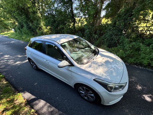 Hyundai i20 Hatchback, Petrol, 2015, White