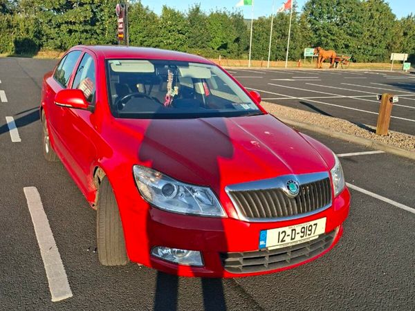Skoda Octavia Saloon, Diesel, 2012, Red