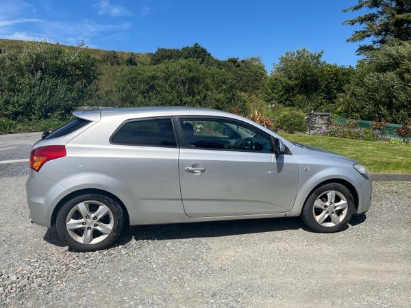 Kia ProCeed Hatchback, Petrol, 2011, Silver