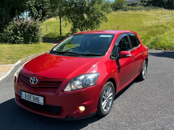Toyota Auris Hatchback, Diesel, 2011, Red