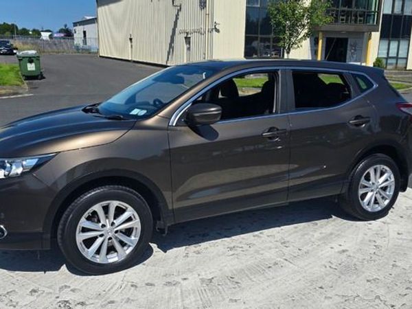 Nissan Qashqai Hatchback, Diesel, 2014, Brown