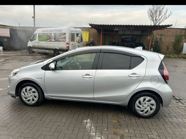 Toyota Aqua Hatchback, Petrol Hybrid, 2016, Silver