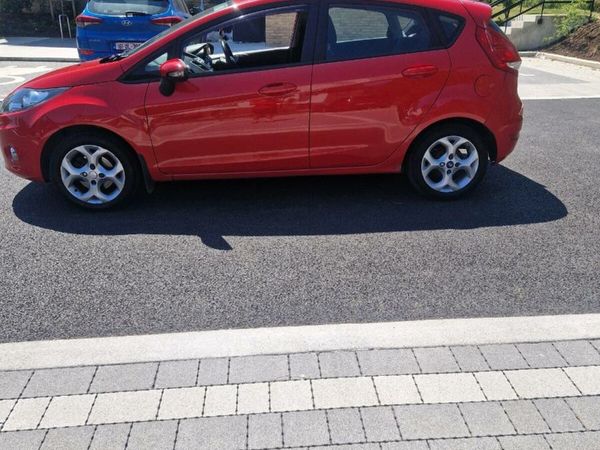 Ford Fiesta Hatchback, Diesel, 2012, Red