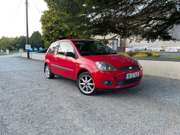 Ford Fiesta Hatchback, Petrol, 2006, Red