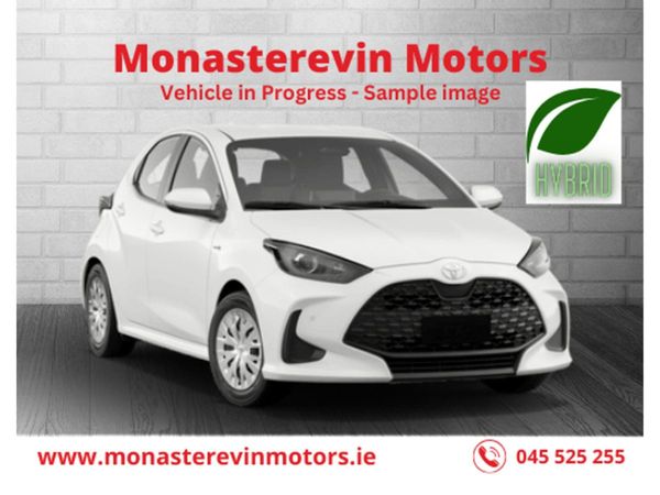 Toyota Yaris Hatchback, Petrol Hybrid, 2023, White