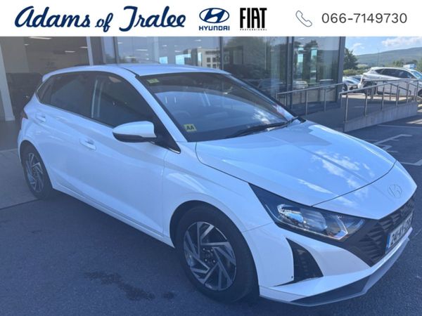 Hyundai i20 Hatchback, Petrol, 2024, White