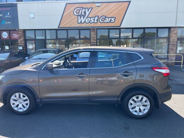 Nissan Qashqai MPV, Petrol, 2014, Brown
