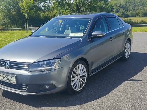 Volkswagen Jetta Saloon, Petrol, 2011, Grey