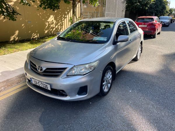 Toyota Corolla Saloon, Petrol, 2013, Silver