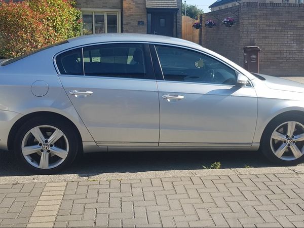 Volkswagen Passat Saloon, Diesel, 2012, Silver