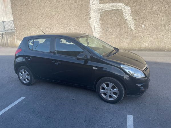 Hyundai i20 Hatchback, Petrol, 2011, Black