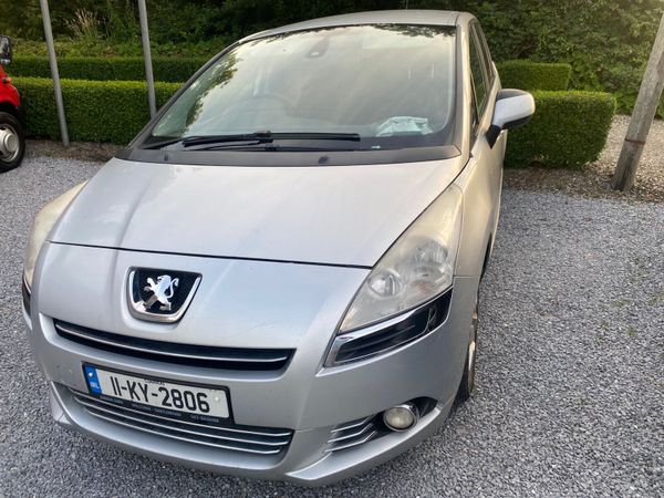 Peugeot 5008 MPV, Diesel, 2011, Silver