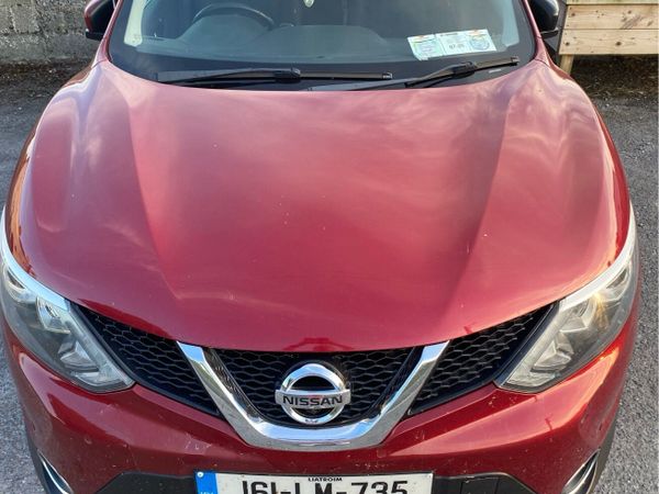 Nissan Qashqai Hatchback, Diesel, 2016, Red