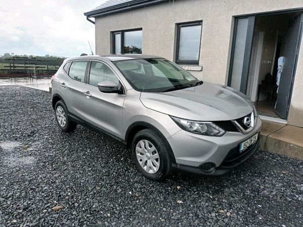 Nissan Qashqai Hatchback, Diesel, 2015, Silver