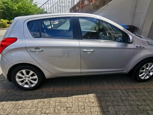 Hyundai i20 Hatchback, Petrol, 2014, Silver