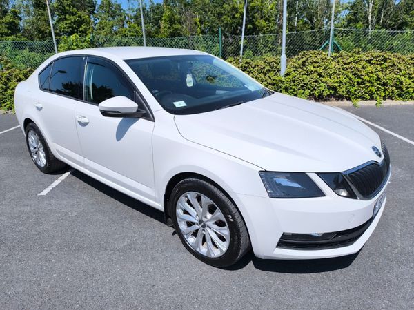 Skoda Octavia Saloon, Diesel, 2018, White