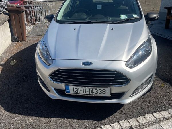 Ford Fiesta Hatchback, Petrol, 2013, Silver