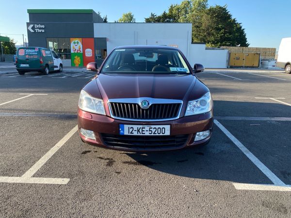Skoda Octavia Hatchback, Petrol, 2012, Purple