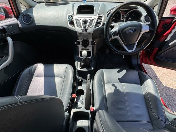 Ford Fiesta Hatchback, Diesel, 2010, Red