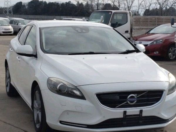 Volvo V40 Hatchback, Petrol, 2013, White