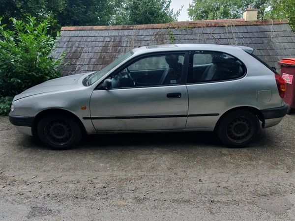 Toyota Corolla Hatchback, Petrol, 1999, Silver