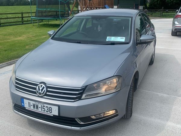 Volkswagen Passat Saloon, Diesel, 2011, Grey