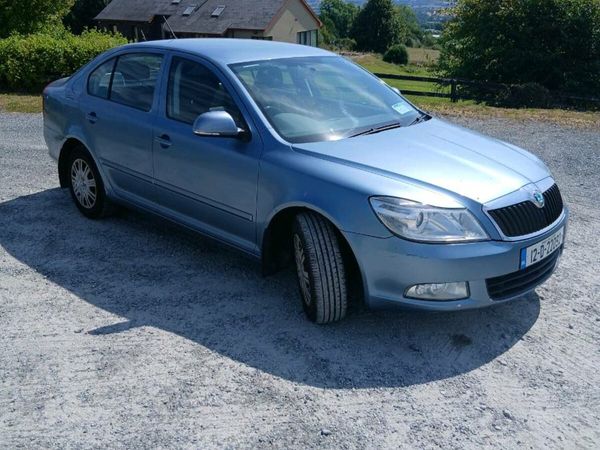 Skoda Octavia Saloon, Diesel, 2012, Grey