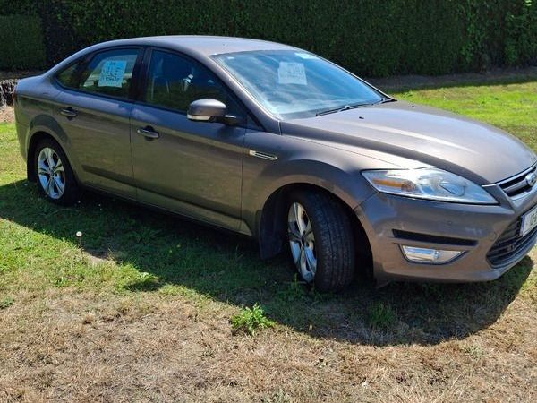 Ford Mondeo Saloon, Diesel, 2012, Brown