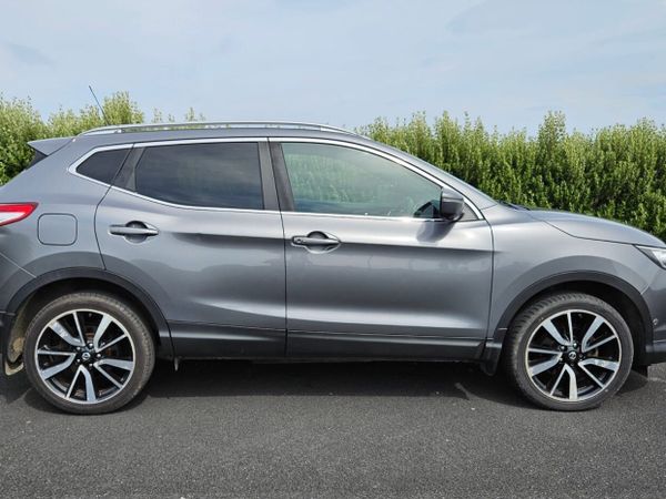 Nissan Qashqai Hatchback, Diesel, 2014, Grey