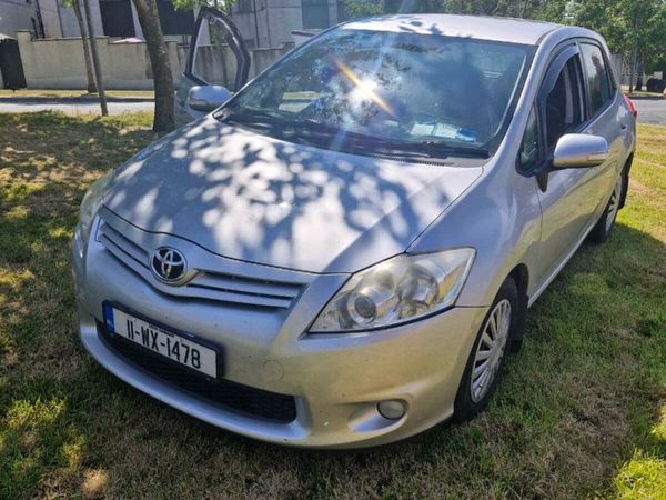 Toyota Auris Hatchback, Diesel, 2011, Silver