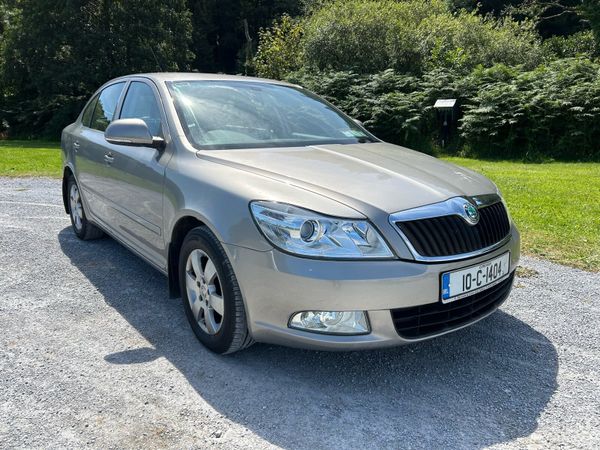 Skoda Octavia Hatchback, Diesel, 2010, Beige