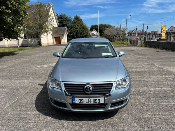Volkswagen Passat Saloon, Petrol, 2009, Blue