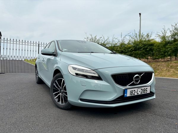 Volvo V40 Hatchback, Petrol, 2018, Blue