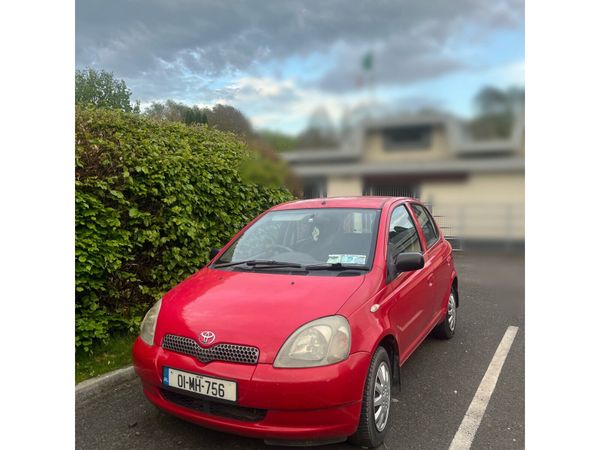 Toyota Yaris Hatchback, Petrol, 2001, Red