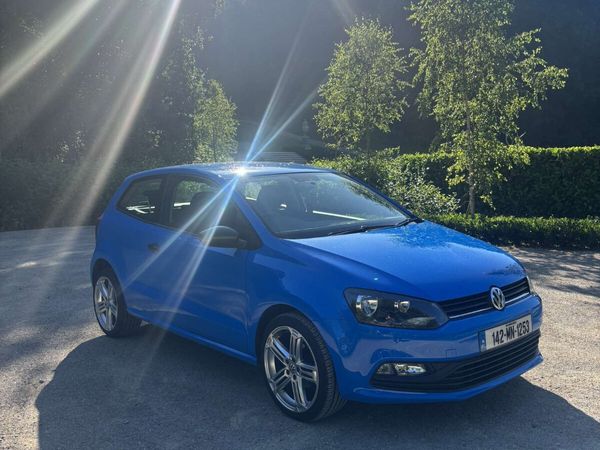 Volkswagen Polo Hatchback, Petrol, 2014, Blue
