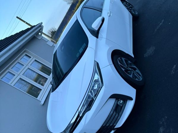Toyota Corolla Saloon, Diesel, 2017, White
