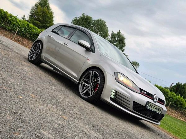 Volkswagen Golf Hatchback, Petrol, 2015, Silver