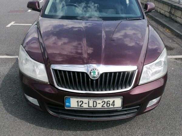 Skoda Octavia Saloon, Diesel, 2012, Red