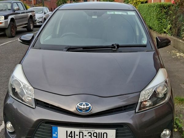 Toyota Yaris Hatchback, Petrol Hybrid, 2014, Grey