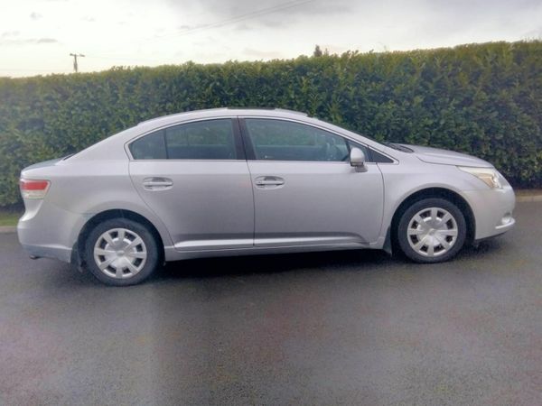 Toyota Avensis Saloon, Diesel, 2010, Silver